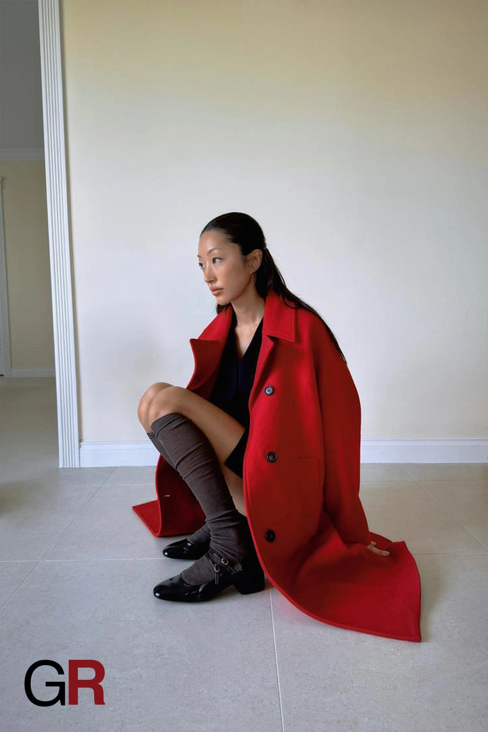 Graceful Red Lapel Single-Breasted Wool Coat - GlamoROZ