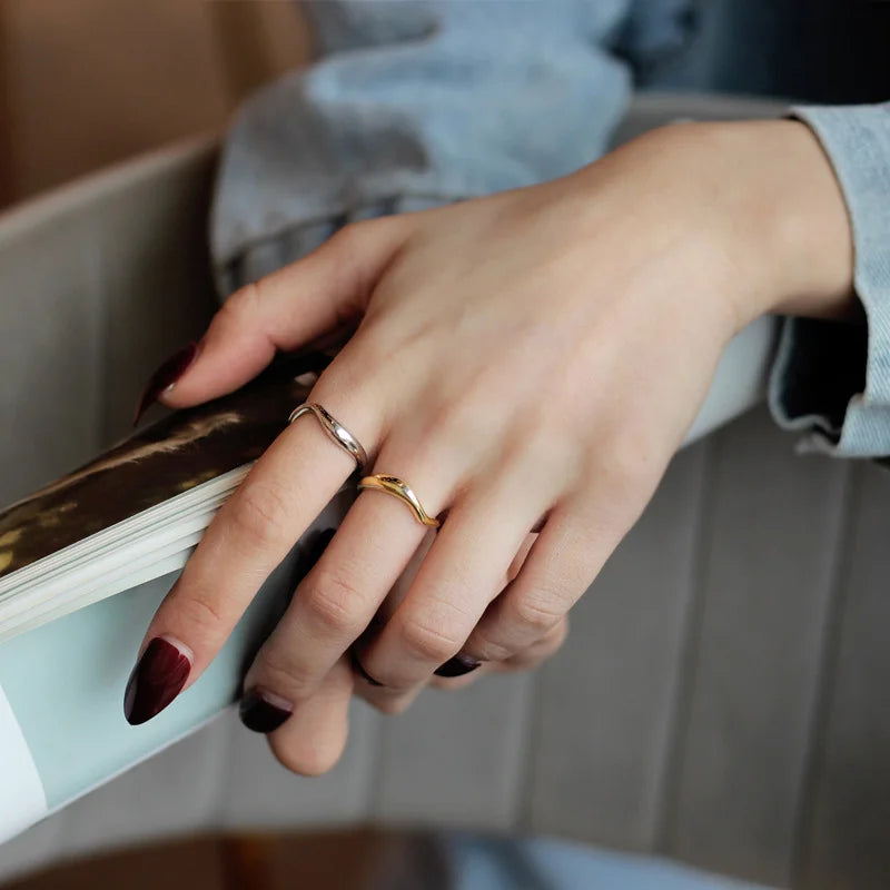 Chic Wave Ring - GlamoROZ