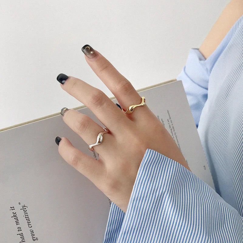 Sleek Wave Ring - GlamoROZ