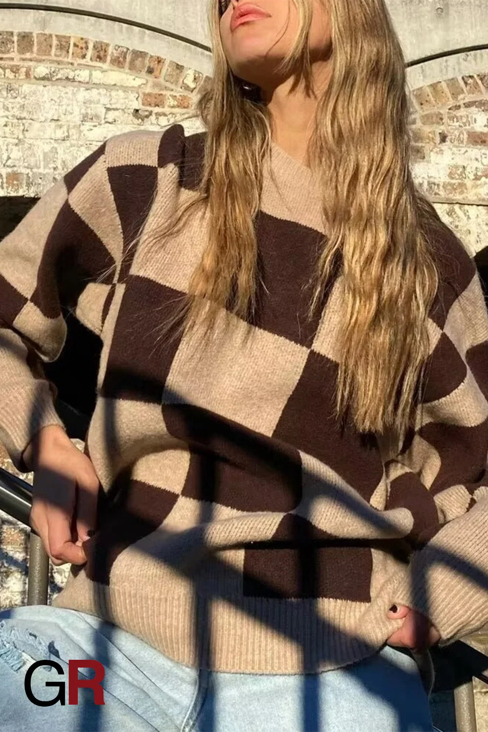Chic Checkerboard Round Neck Sweater - GlamoROZ