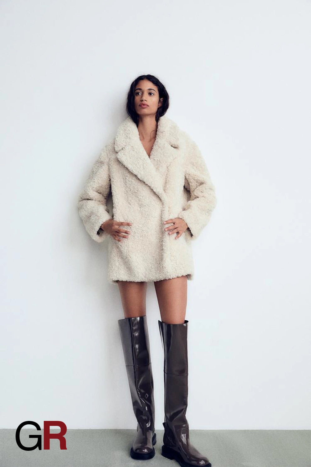 Sophisticated Faux Fur Short Jacket - GlamoROZ