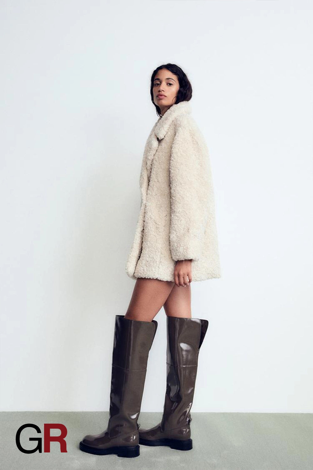 Sophisticated Faux Fur Short Jacket - GlamoROZ