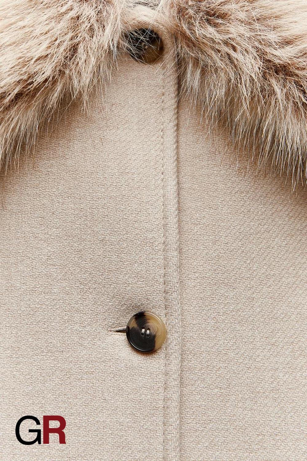 Regal Lapel Slim-Fit Wool Coat - GlamoROZ