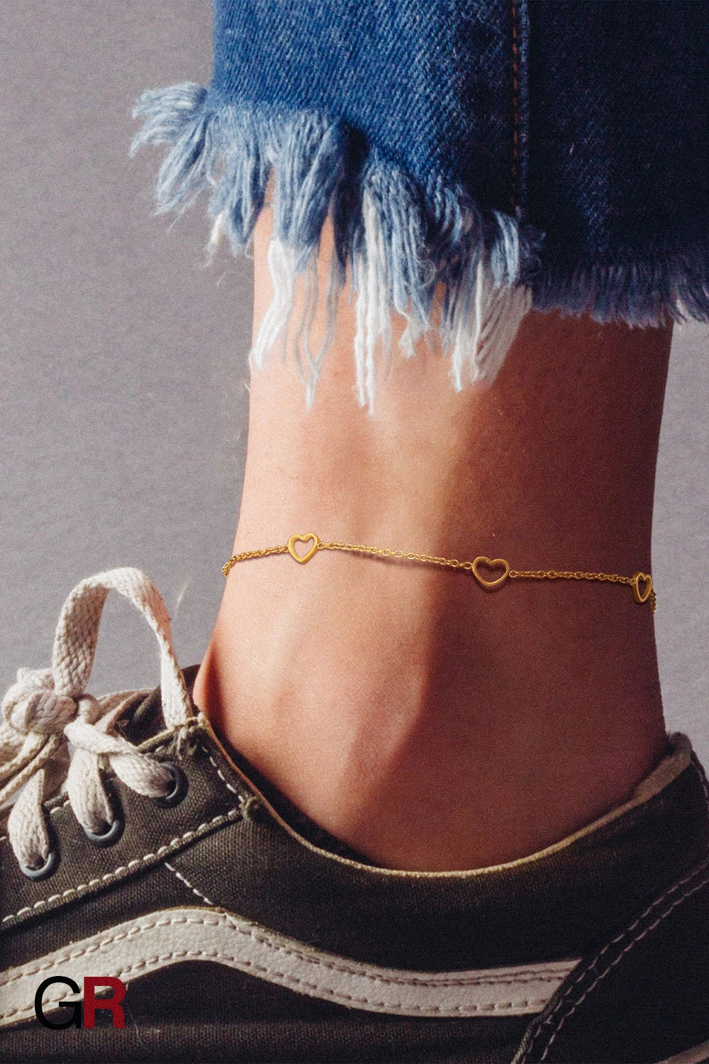 “GlamoROZ Coeur Divin Luminous Gold Charm Anklet Jewelry front view on neutral background”