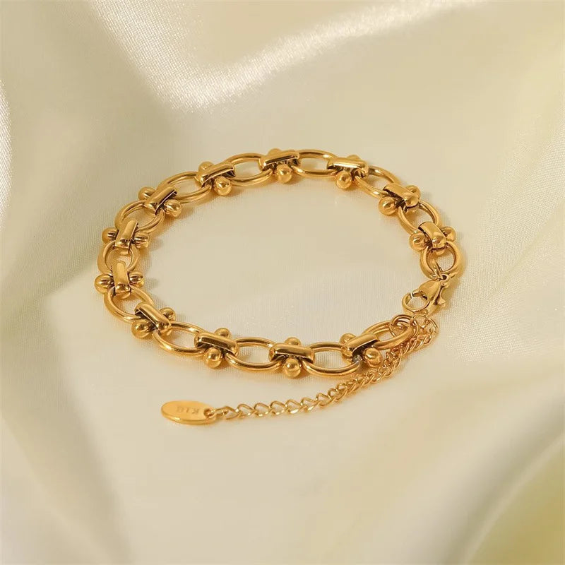 Chic Gold Statement Bracelet - GlamoROZ