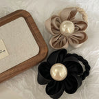 Elegance Pearl Blossom Hair Band - GlamoROZ