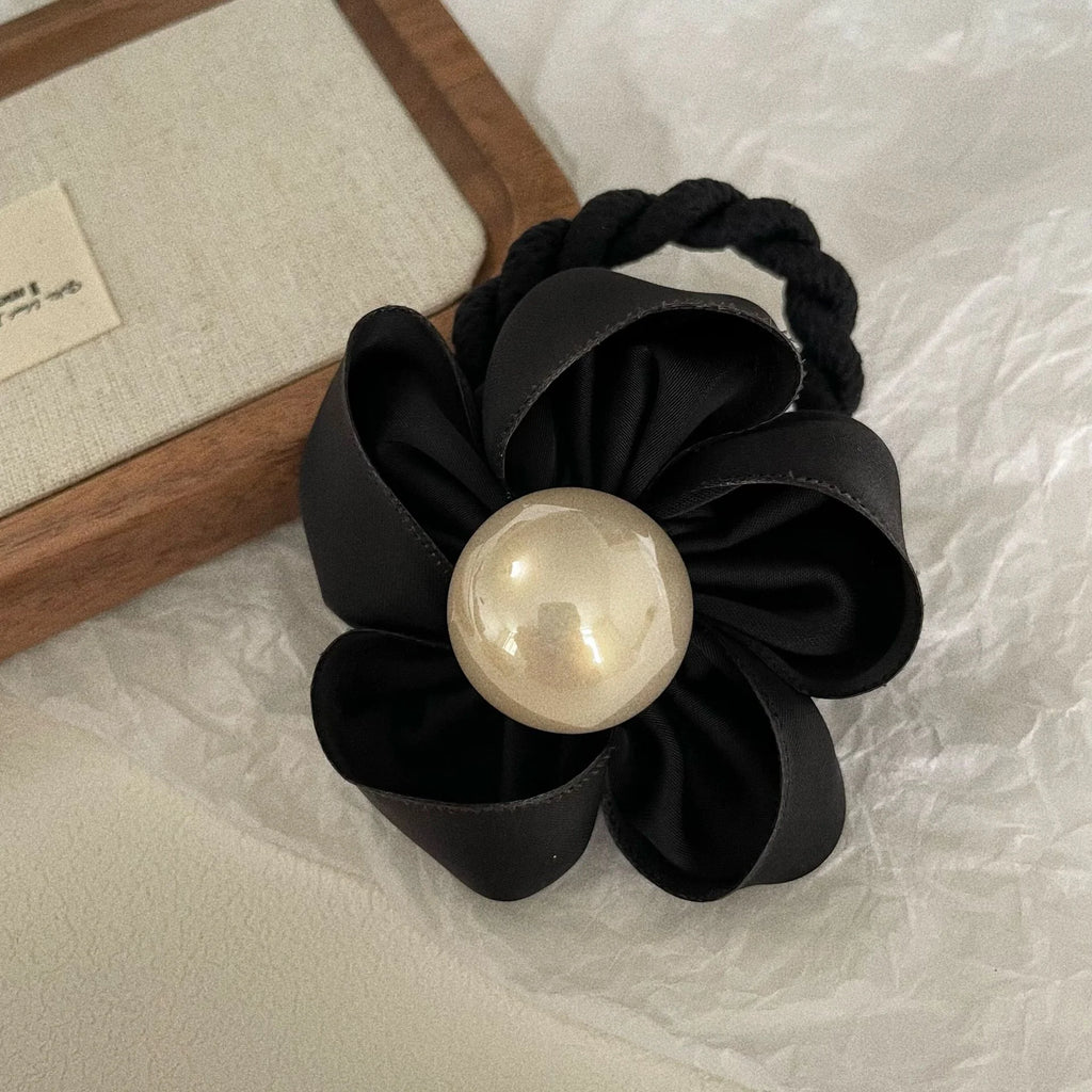 Elegance Pearl Blossom Hair Band - GlamoROZ