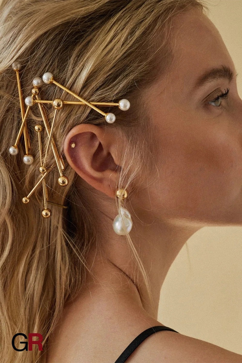 Constella Pearl Pins