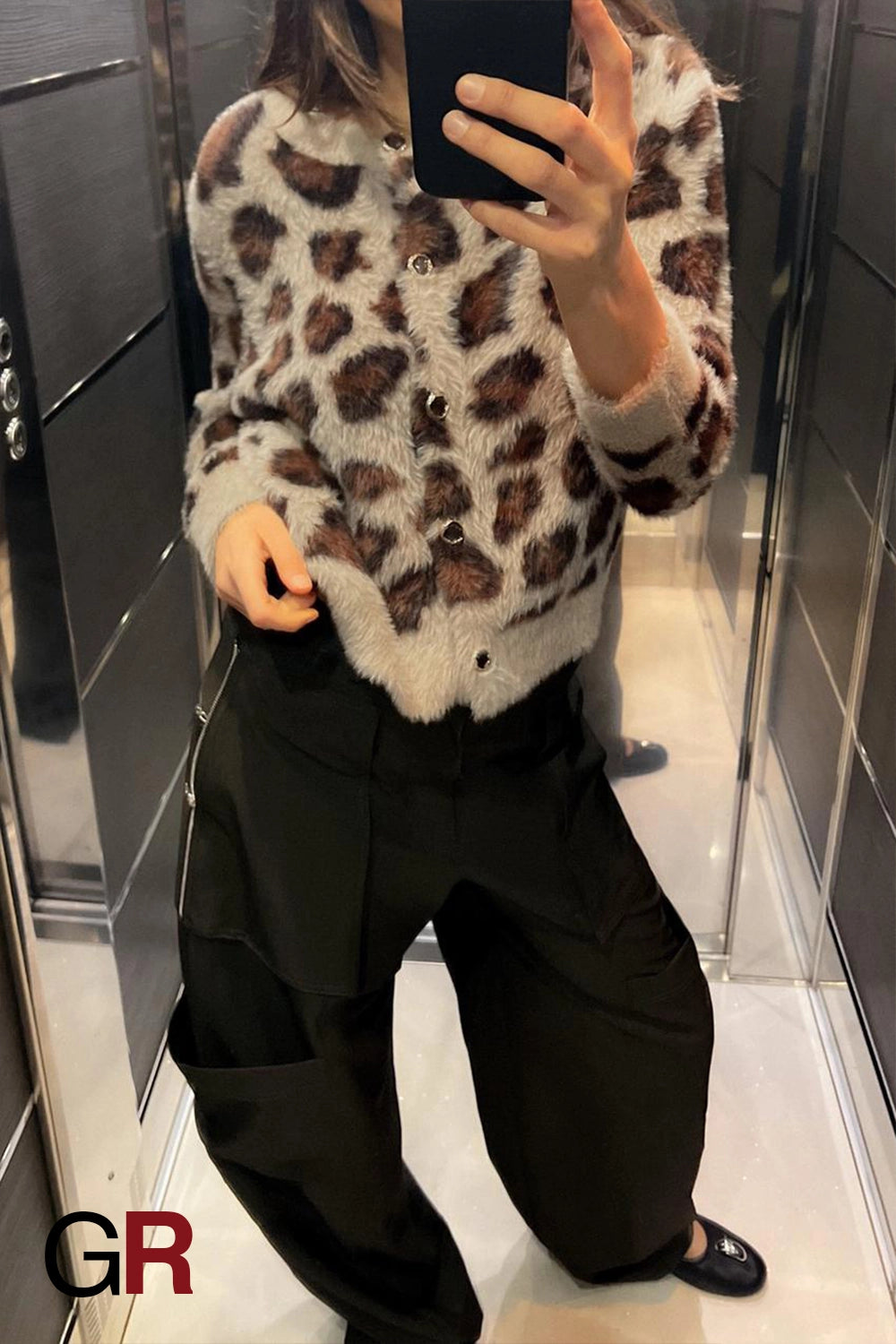 Opulent Vintage Leopard Print Sweater - GlamoROZ