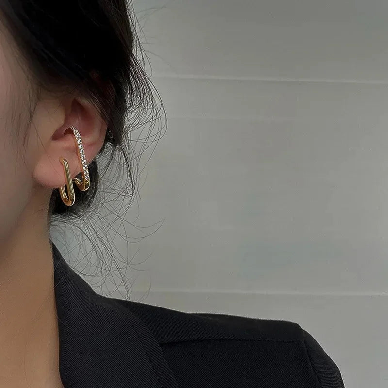 Luxe Crystal Claw Stud Earrings - GlamoROZ