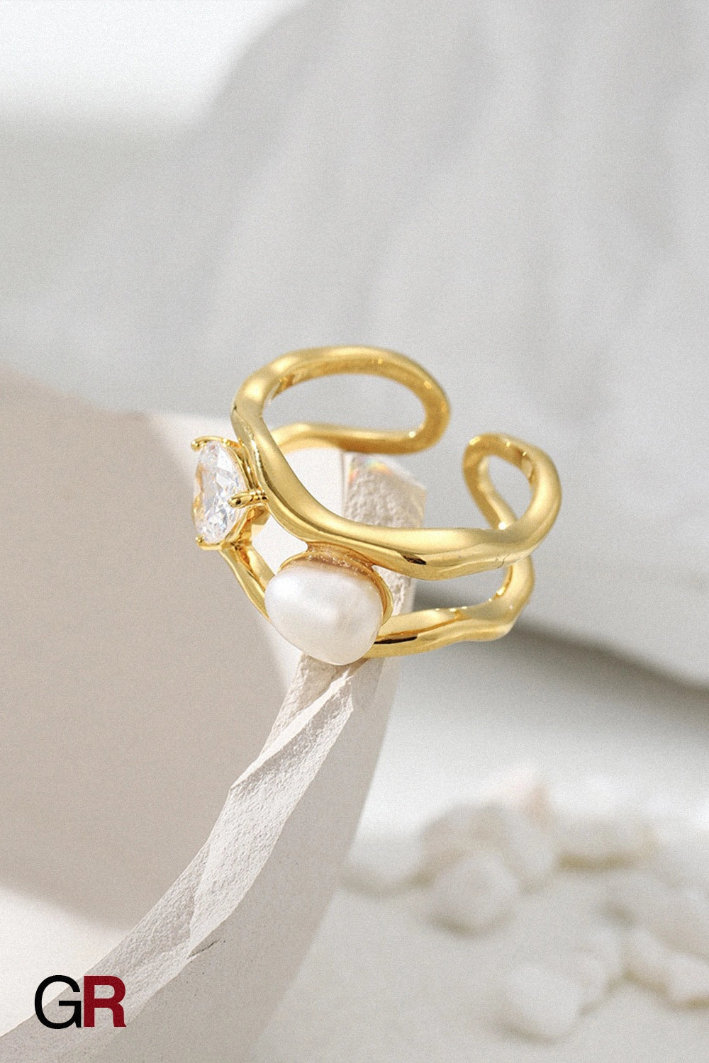 “GlamoROZ Lune Dore Gold & Pearl Ring Jewelry gold-plated finish and pearl detail close-up”