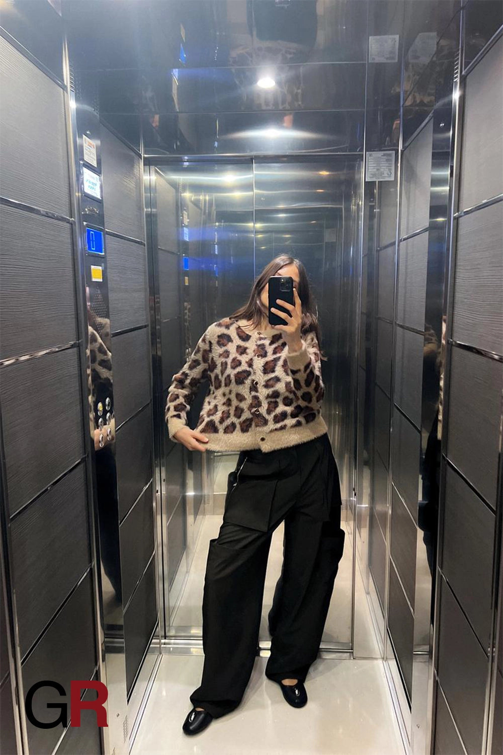 Opulent Vintage Leopard Print Sweater - GlamoROZ