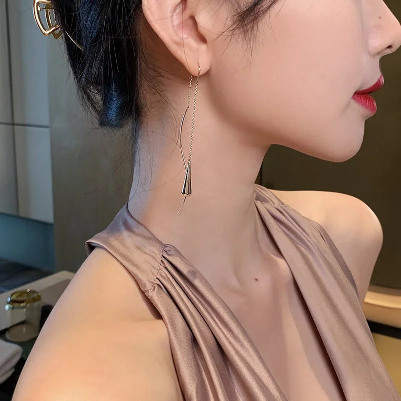 Sophisticated Scarlet Earrings - GlamoROZ