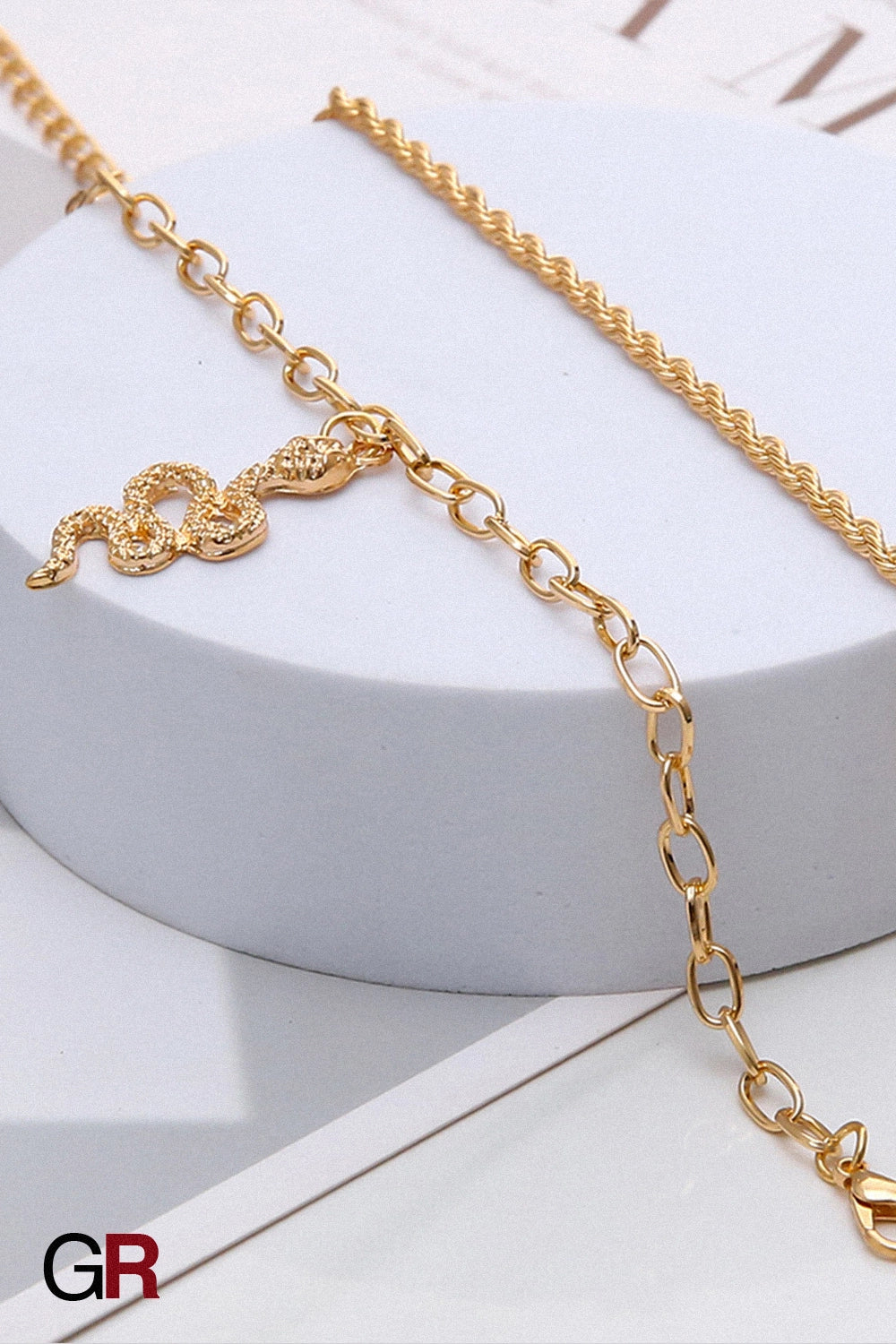 “GlamoROZ Serpentine Divine Luminous Gold Circle Anklet Jewelry gold chain and clasp detail close-up”