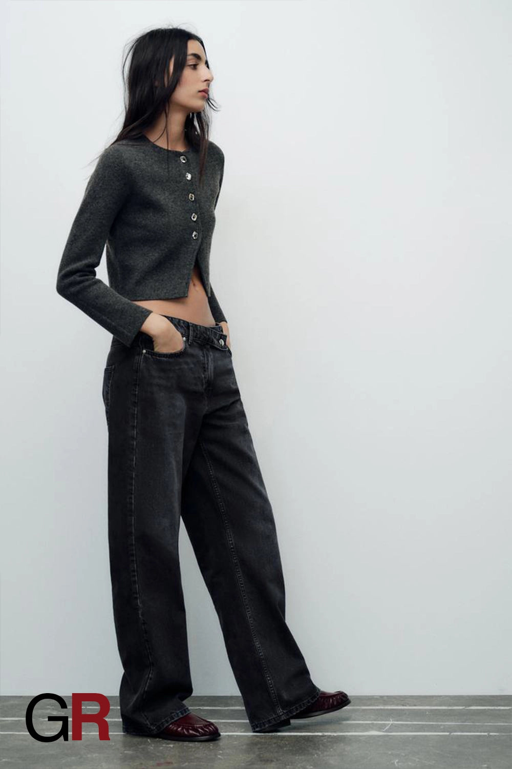 Minimalist Long Sleeve Round Neck Plain Stitch Sweater - GlamoROZ