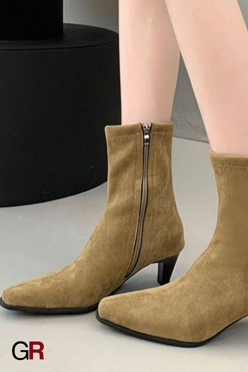 Élise Suede Kitten Boots
