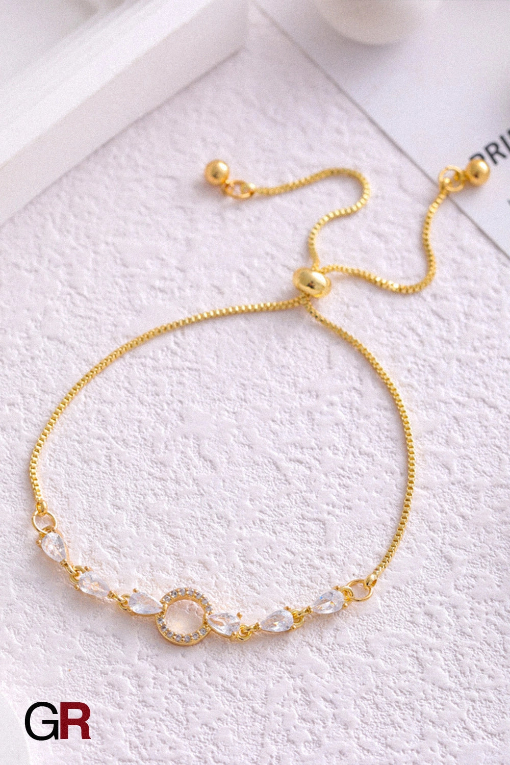 “GlamoROZ Lune Éclat Luminous Silver Circle Bracelet Jewelry silver chain and clasp detail close-up”