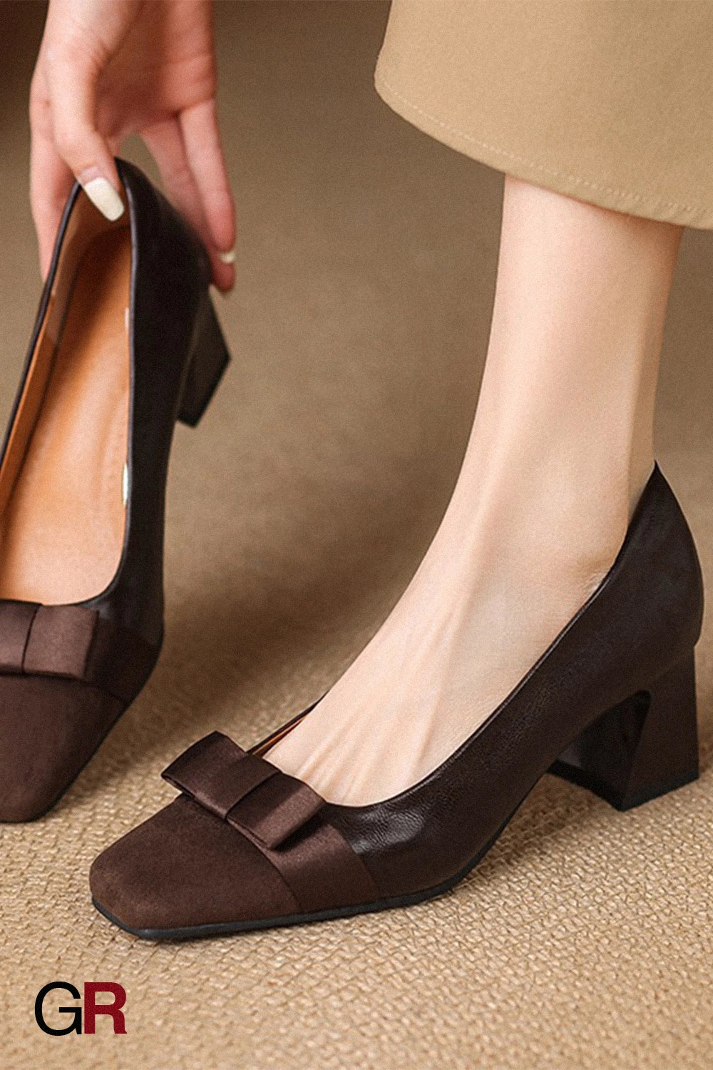 Élise Velvet Bow Pumps