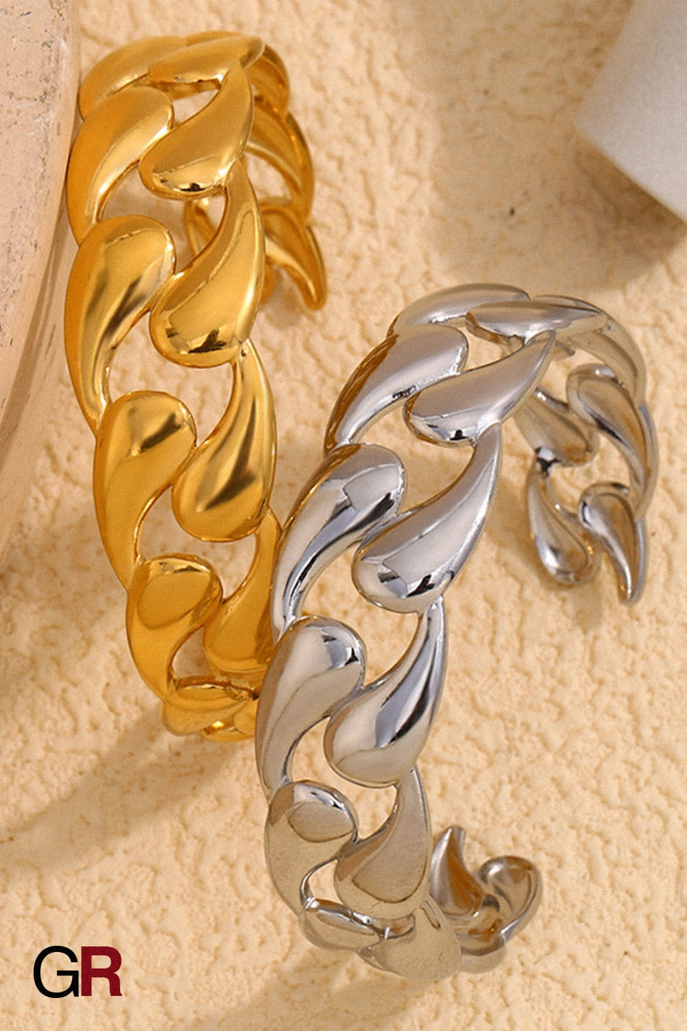 “GlamoROZ Volute Dorée Luminous Gold Curve Cuff Jewelry close-up of fluid gold lines”