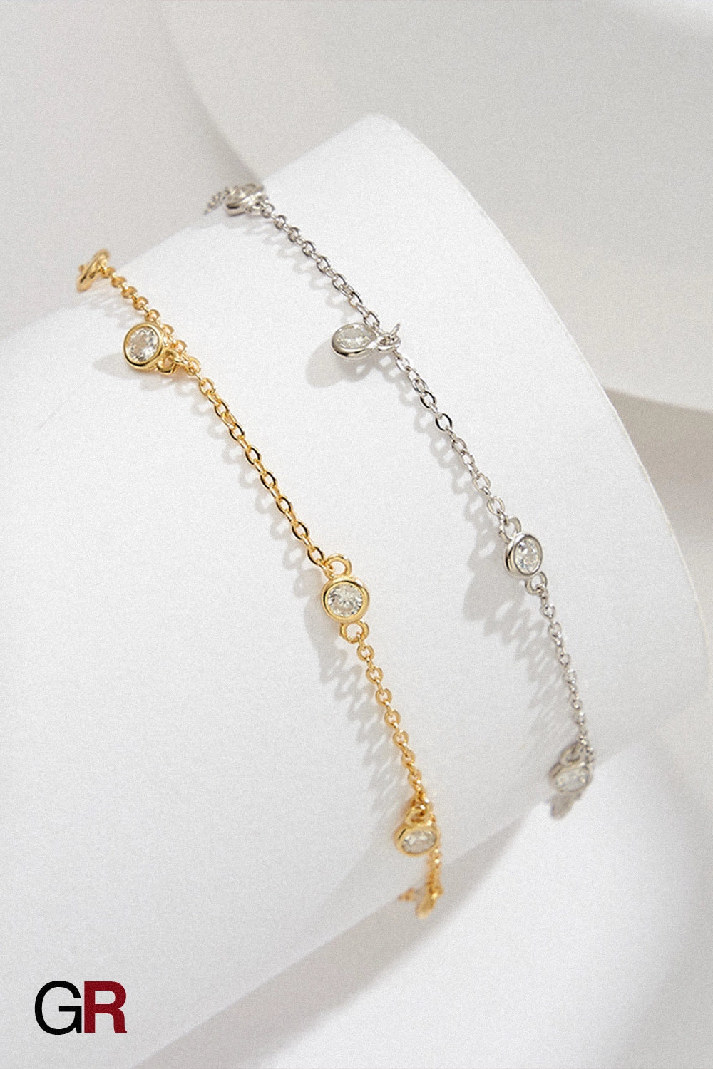 “GlamoROZ Golden Tide Luminous Zircon Anklet Jewelry front view on neutral background”