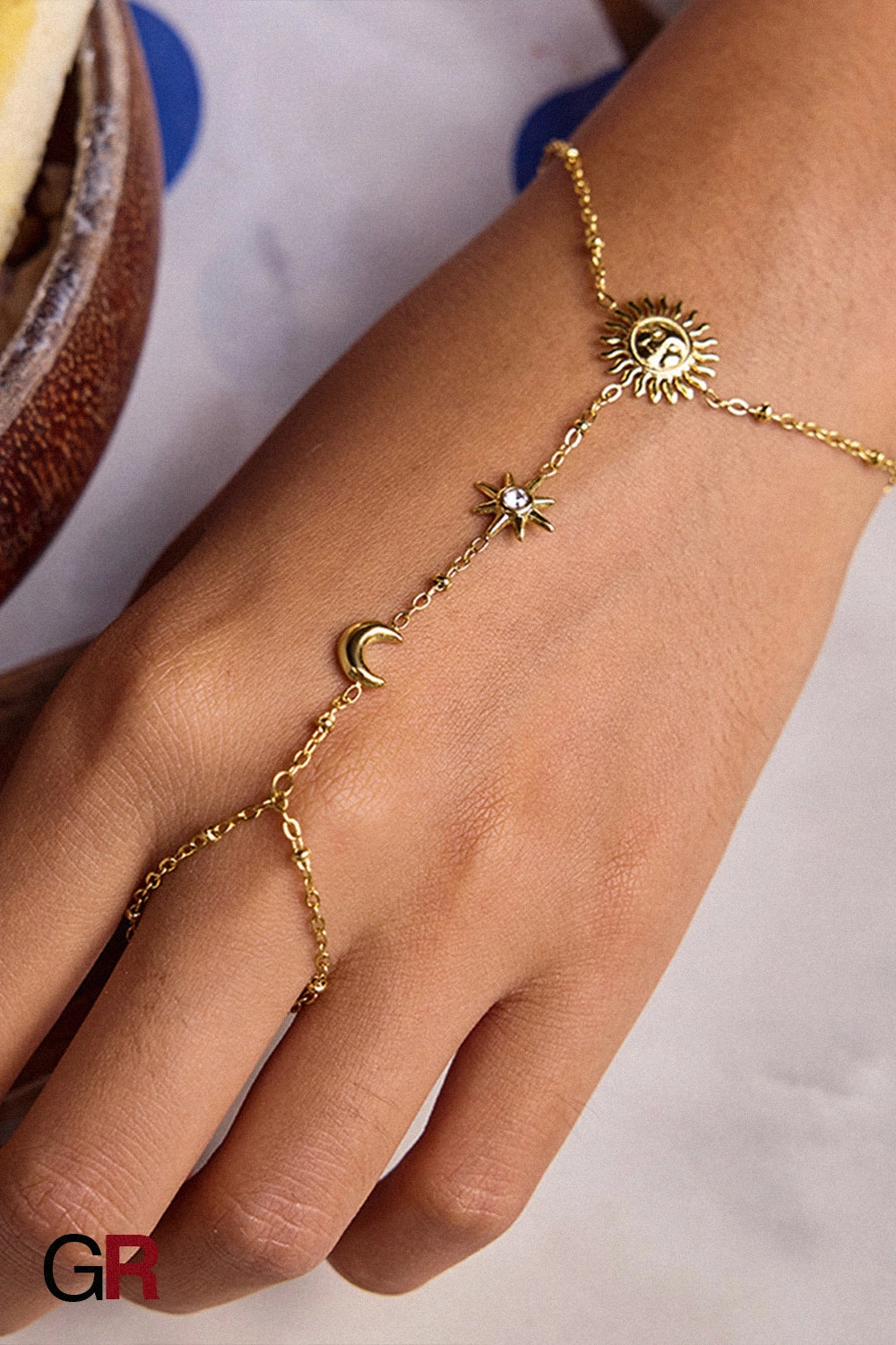 “GlamoROZ Soluna Dorée Luminous Gold Hand Chain Jewelry gold-plated chain and connector detail close-up”