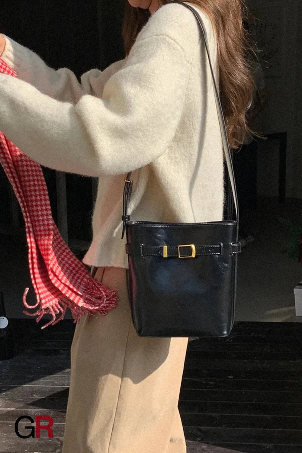Oil Wax Leather Shoulder Messenger Bag Retro Simple Bucket Bag