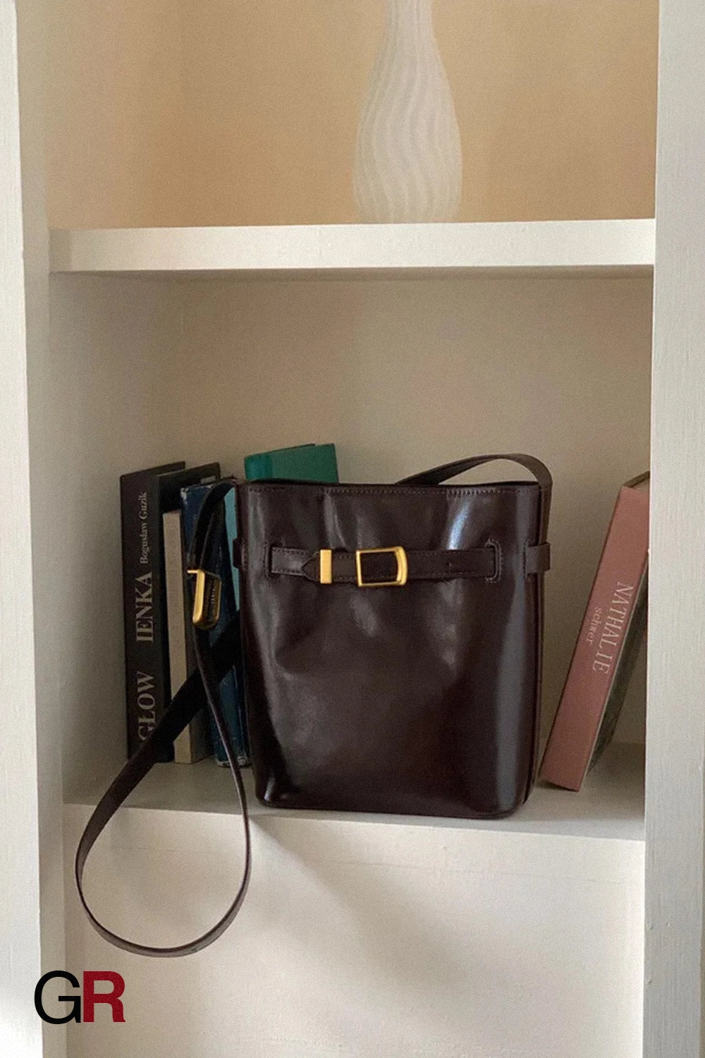 Oil Wax Leather Shoulder Messenger Bag Retro Simple Bucket Bag