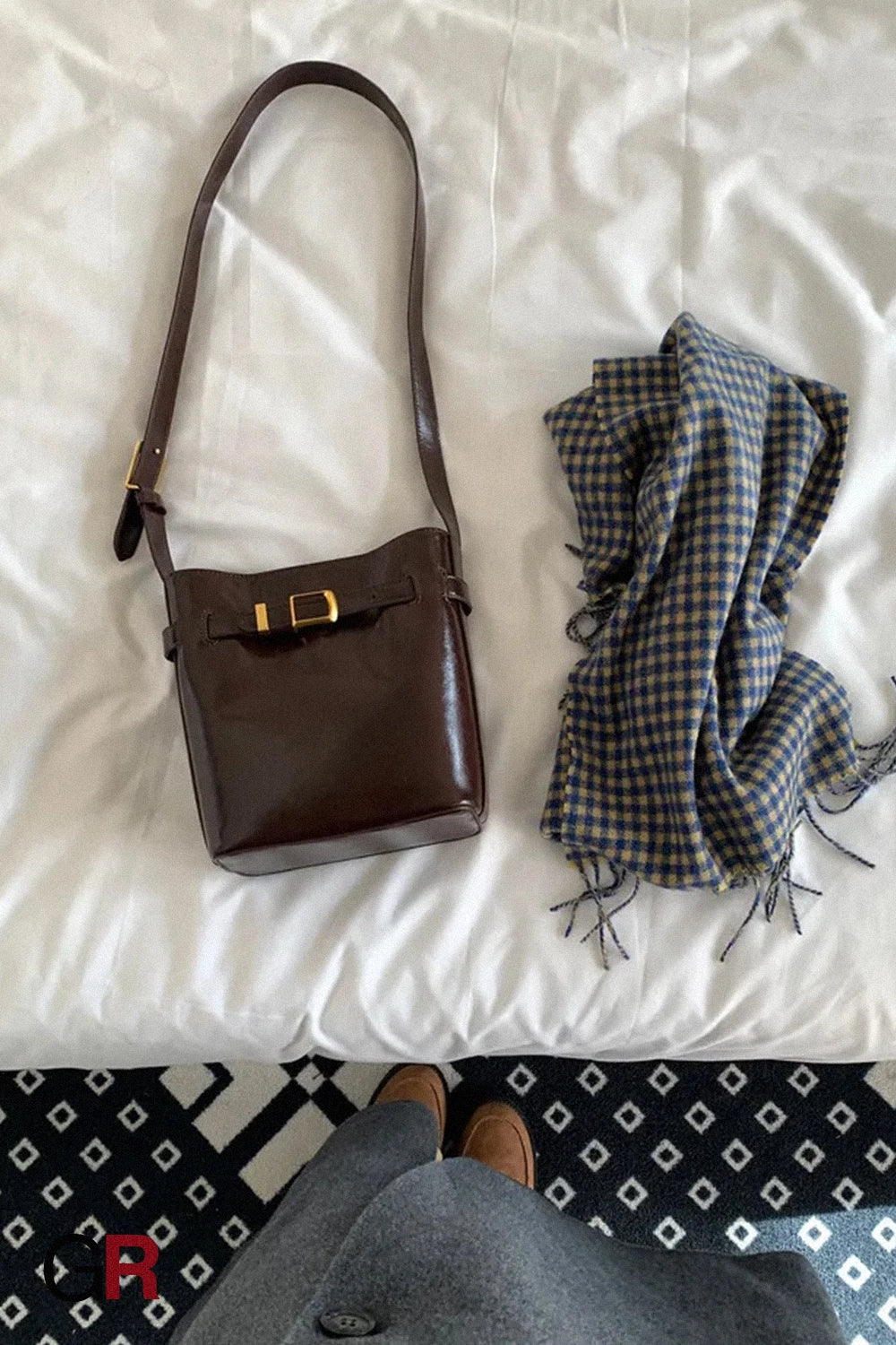 Oil Wax Leather Shoulder Messenger Bag Retro Simple Bucket Bag