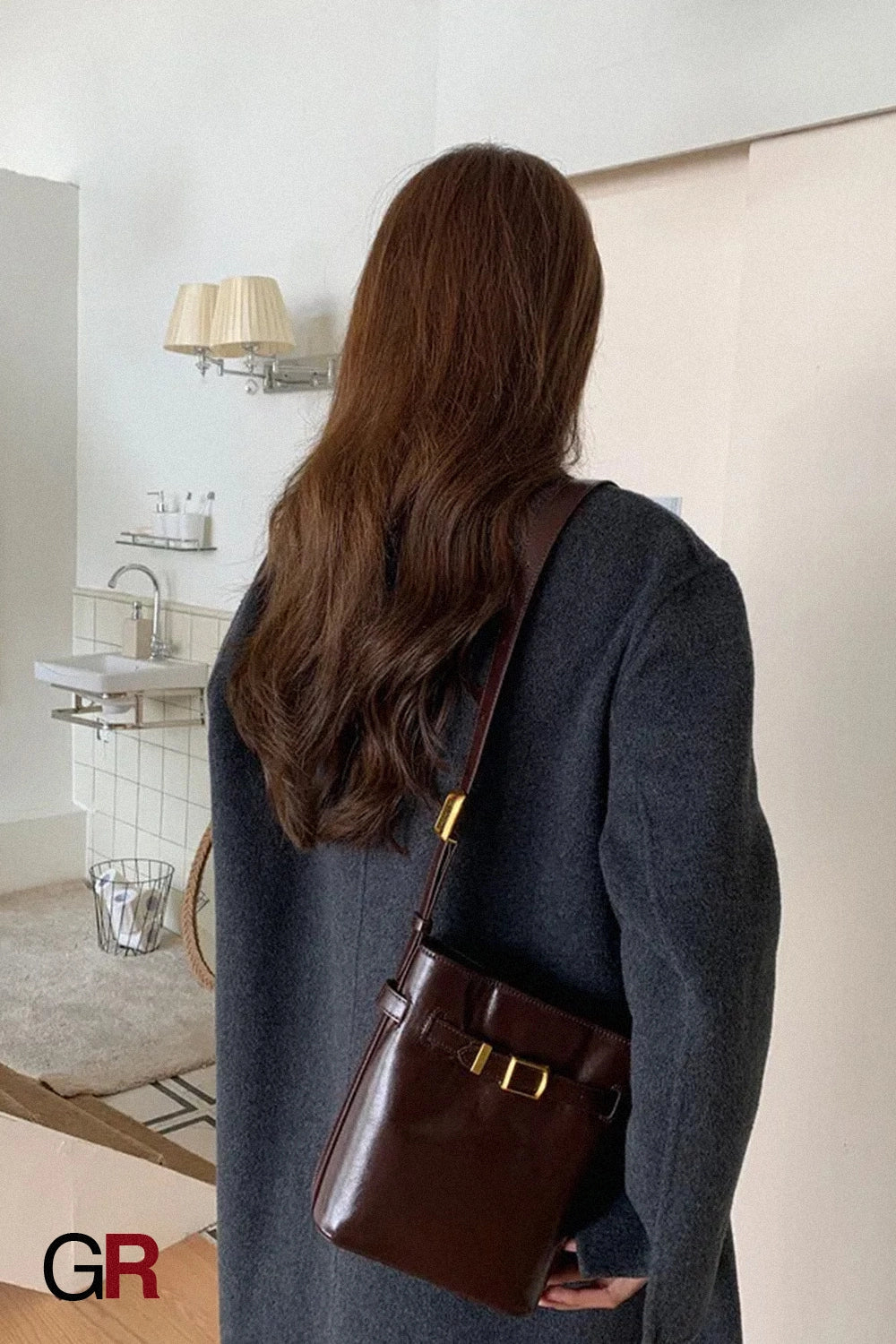 Oil Wax Leather Shoulder Messenger Bag Retro Simple Bucket Bag