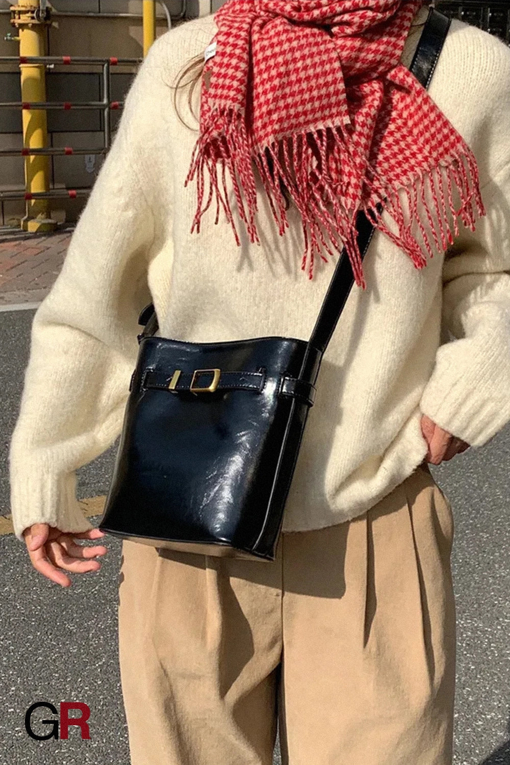 Oil Wax Leather Shoulder Messenger Bag Retro Simple Bucket Bag