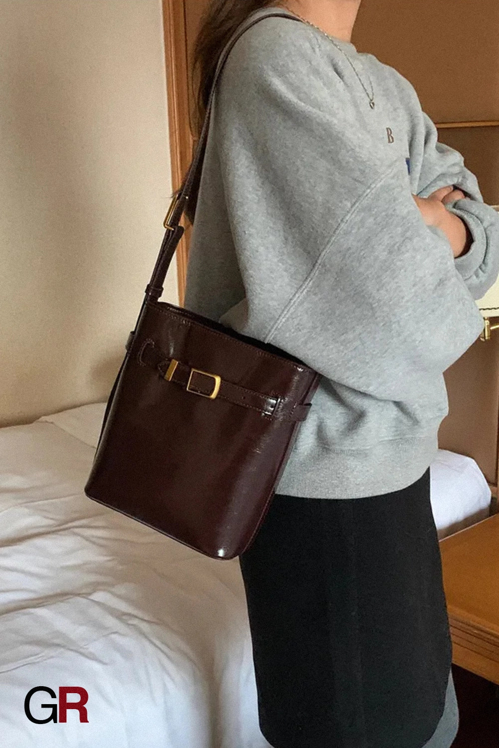 Oil Wax Leather Shoulder Messenger Bag Retro Simple Bucket Bag