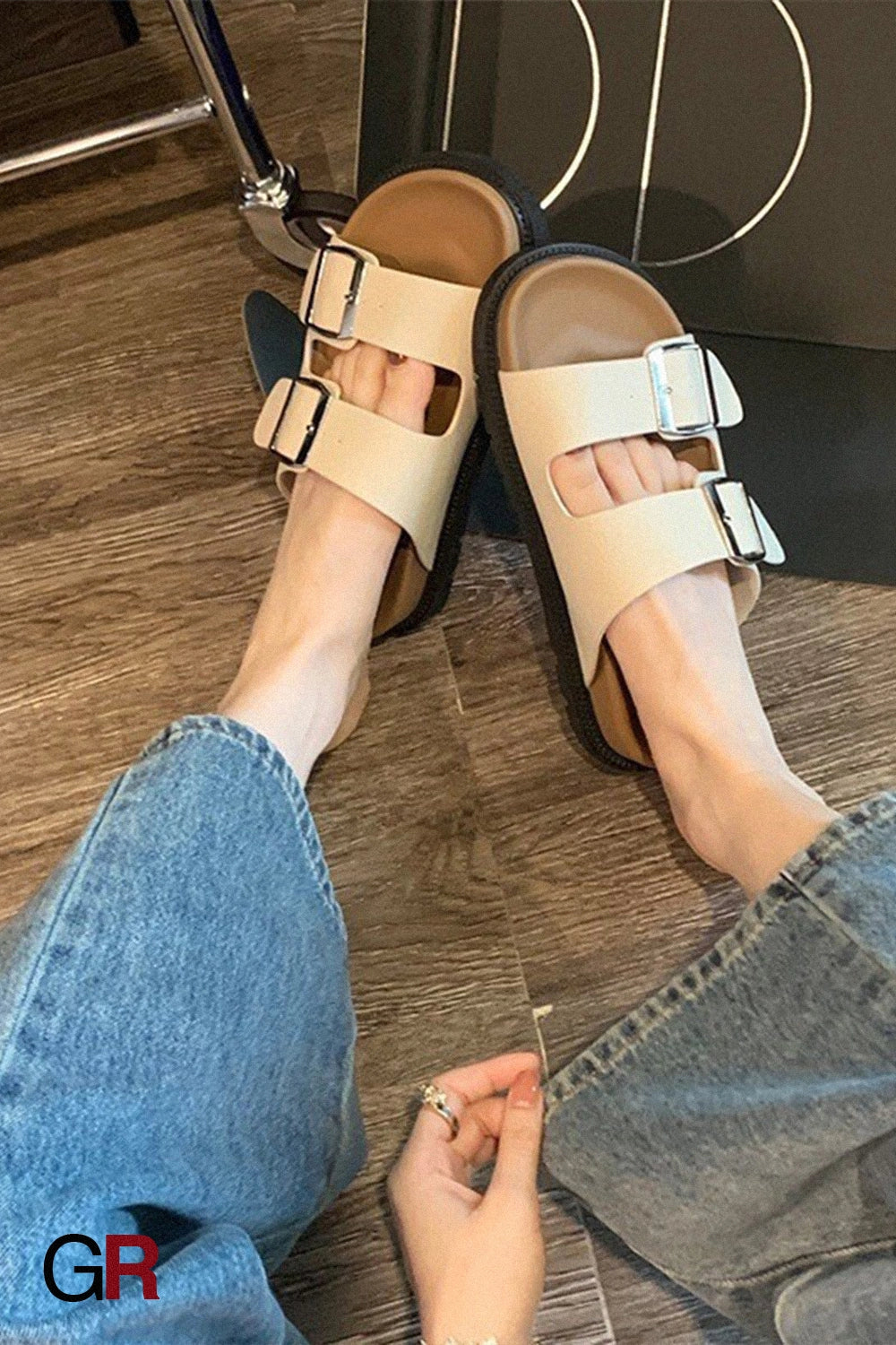 Noémie Buckle Slides