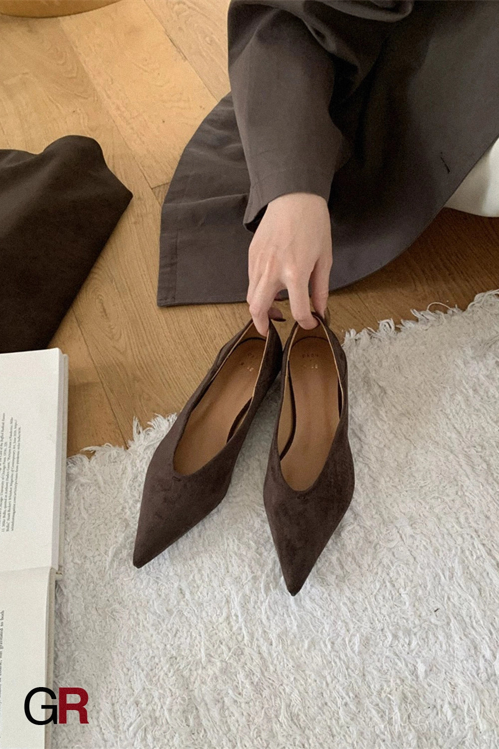 Léonie Suede Pointed Flats