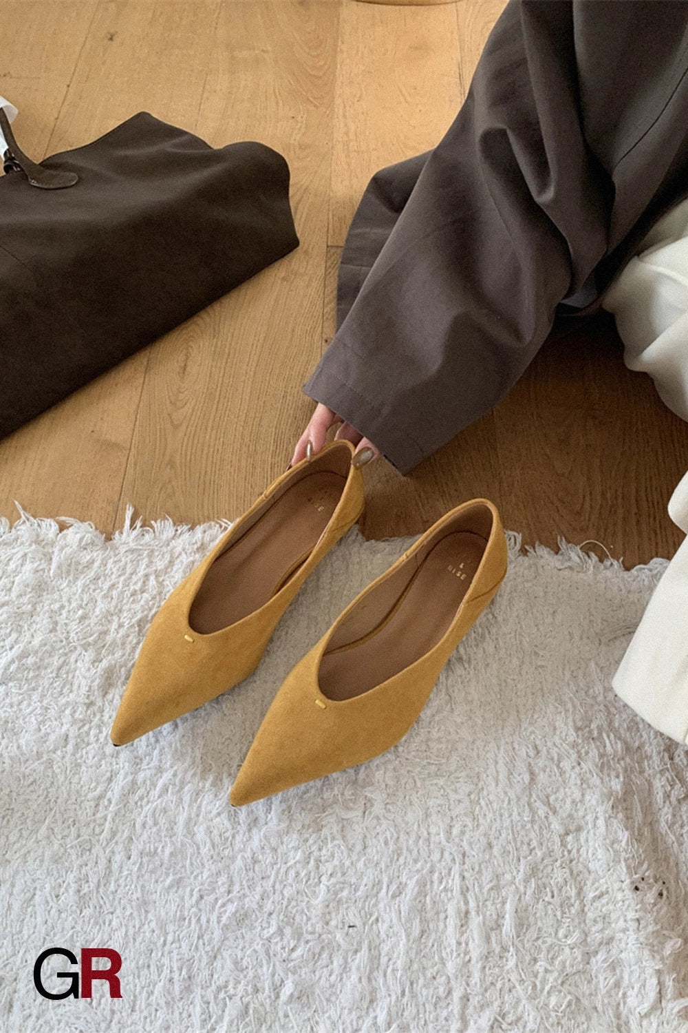 Léonie Suede Pointed Flats