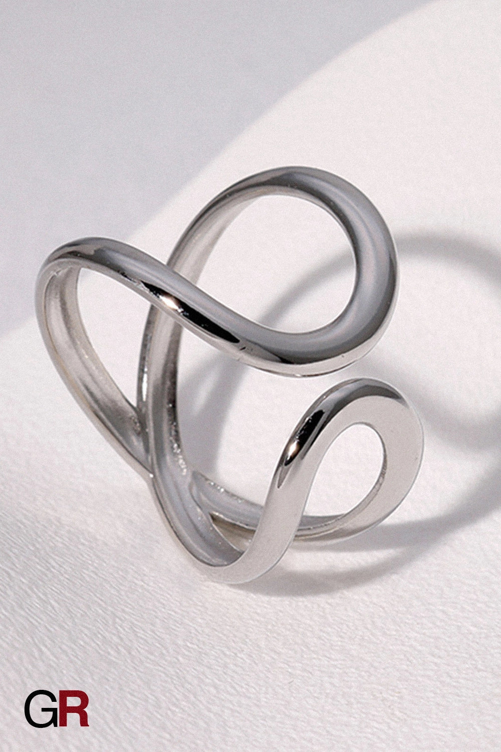 “GlamoROZ Lunaria Flow Gold Open Band Ring Jewelry gold-plated open end detail close-up”