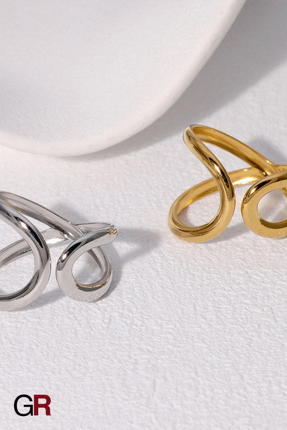 “GlamoROZ Lunaria Flow Gold Open Band Ring Jewelry close-up of sculptural open band and gold finish”