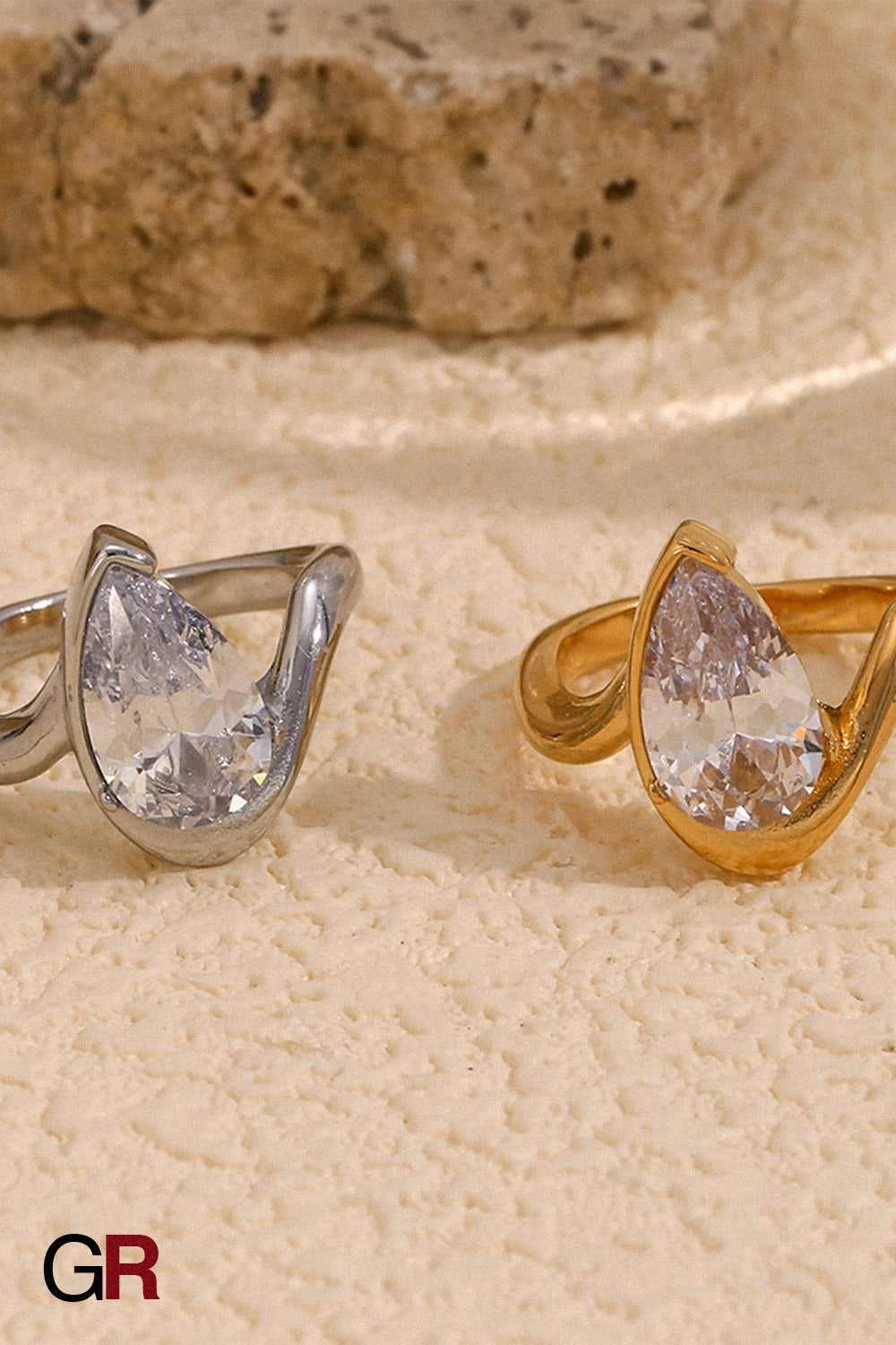 “GlamoROZ Aureole Doré Teardrop Open Band Ring Jewelry close-up of teardrop motif and gold finish”