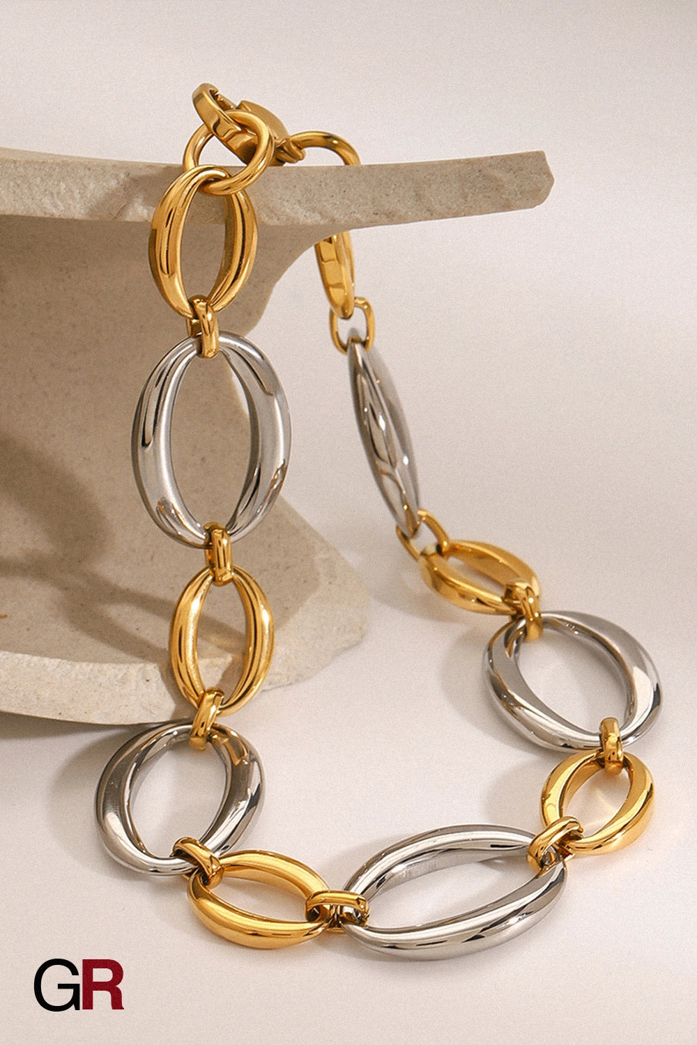 “GlamoROZ Aurora Duo Luminous Link Bracelet Jewelry clasp and metallic link detail close-up”