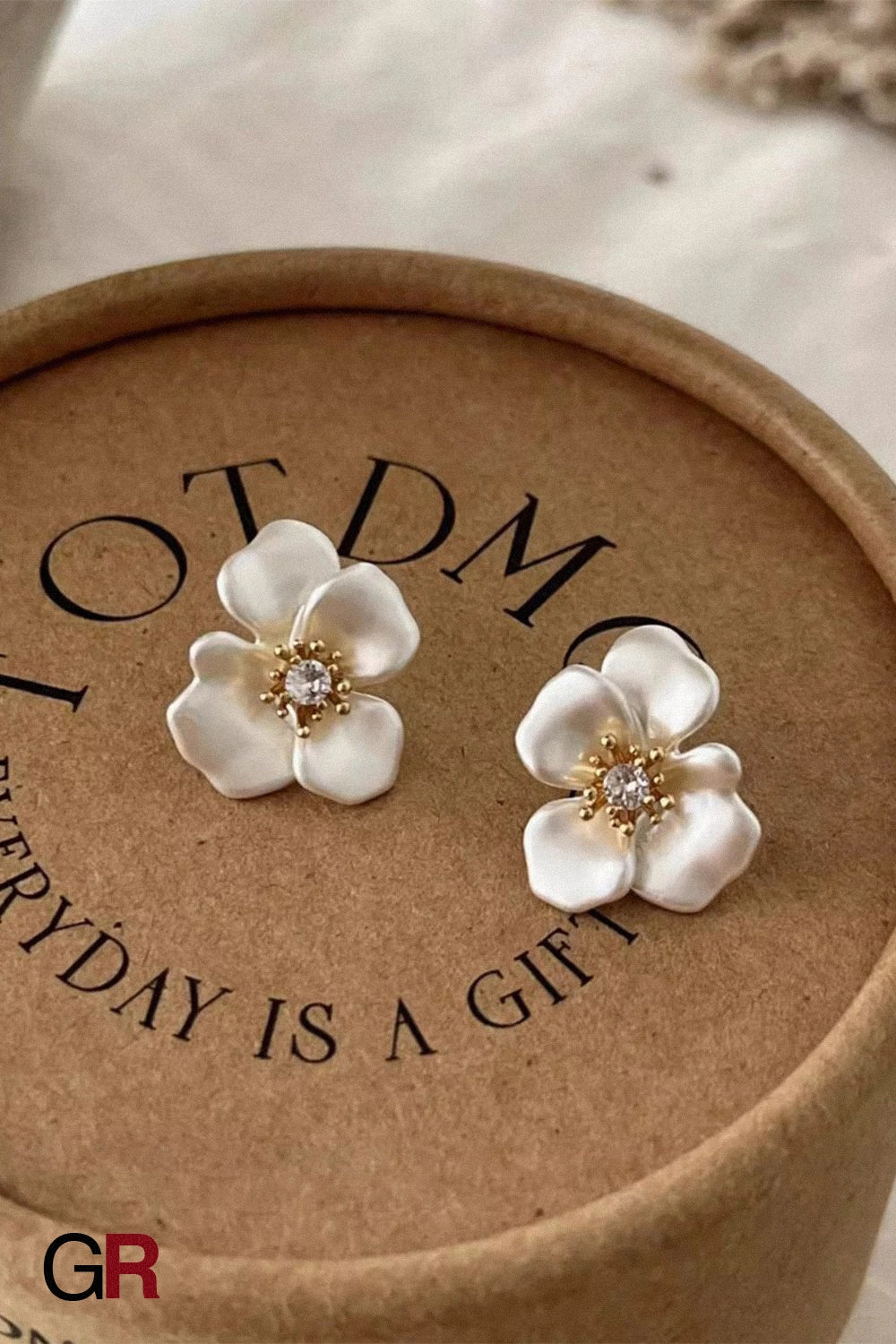 Fleur de Neige Earrings