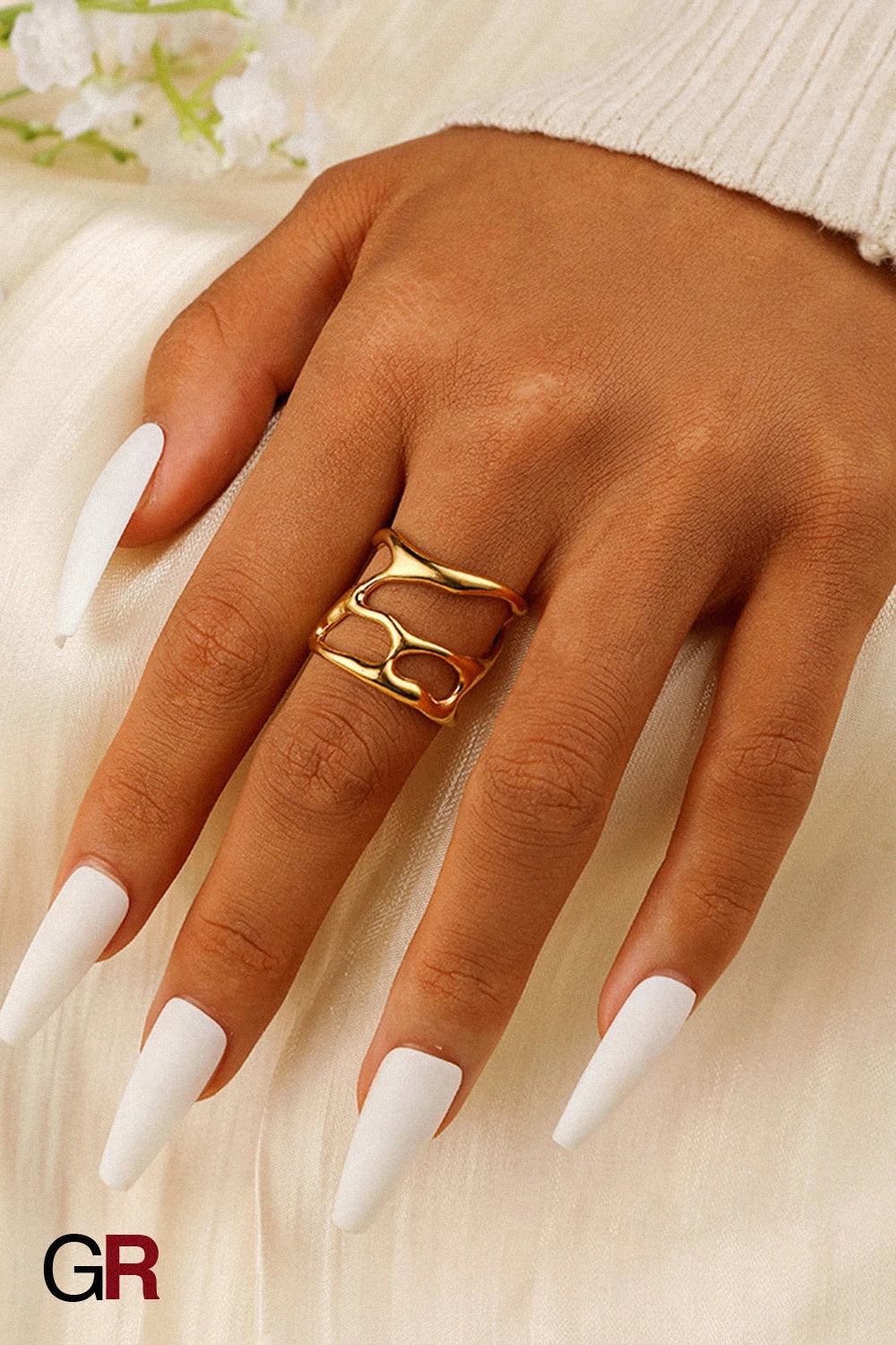 “GlamoROZ Muse Doré Fluid Gold Band Ring Jewelry front view on neutral background”