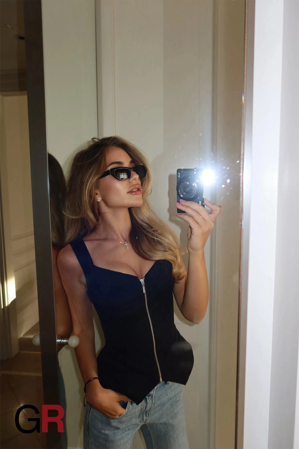 Luxe Noir Zipper Vest - GlamoROZ
