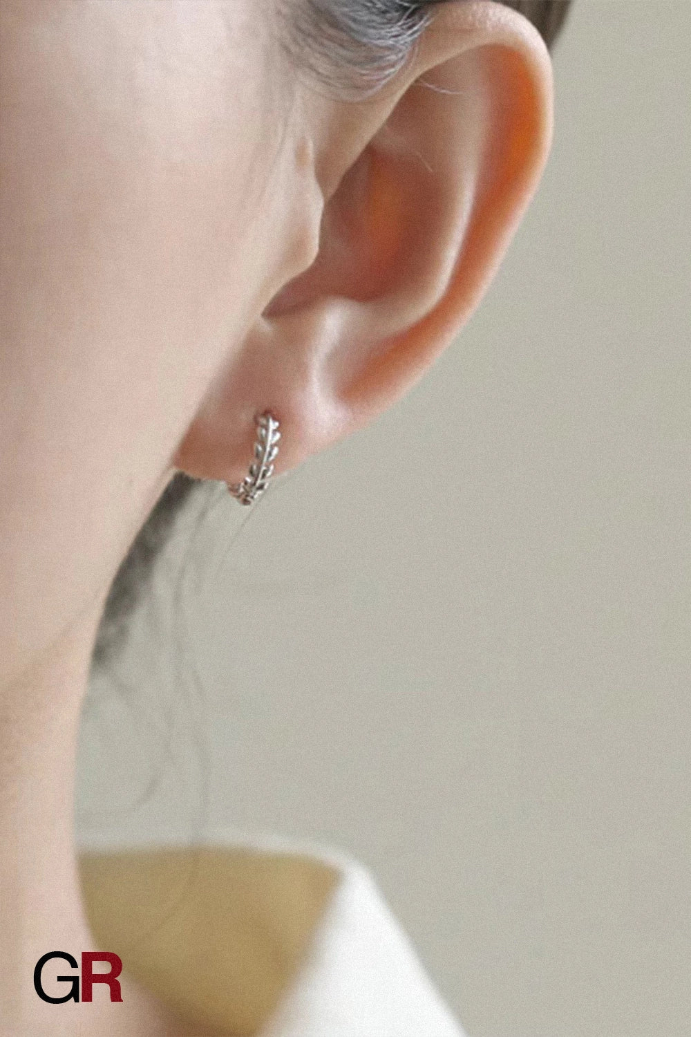 Livia Laurel Mini Hoops