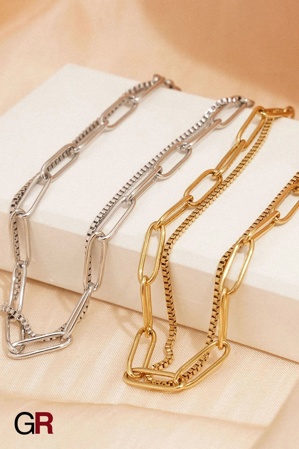 “GlamoROZ Harmonie Duo Luminous Gold Twin Chain Bracelet Jewelry gold chain and clasp detail close-up”